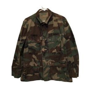 U.S. ARMY SIZE SMALL SHORT WOODLAND CAMOUFLAGE COAT WITH PATCHES